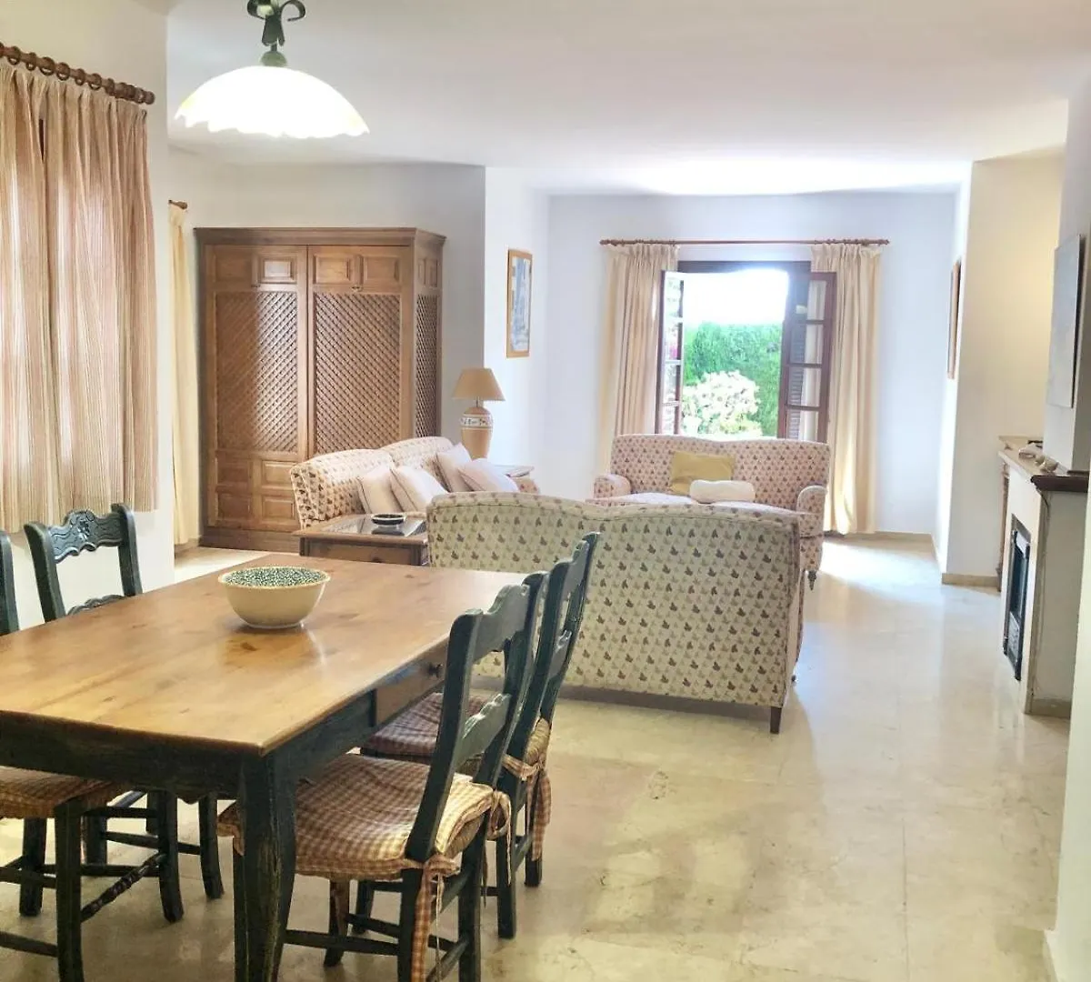 別荘 エステポナ Casa Zona Punta De La Plataヴィラ スペイン
